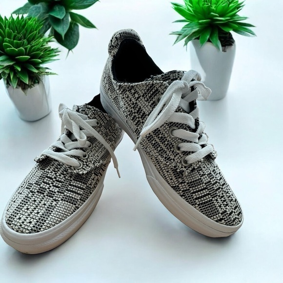 Vans Ultracush‎ Off The Wall textured B&W sneakers - Picture 1 of 11